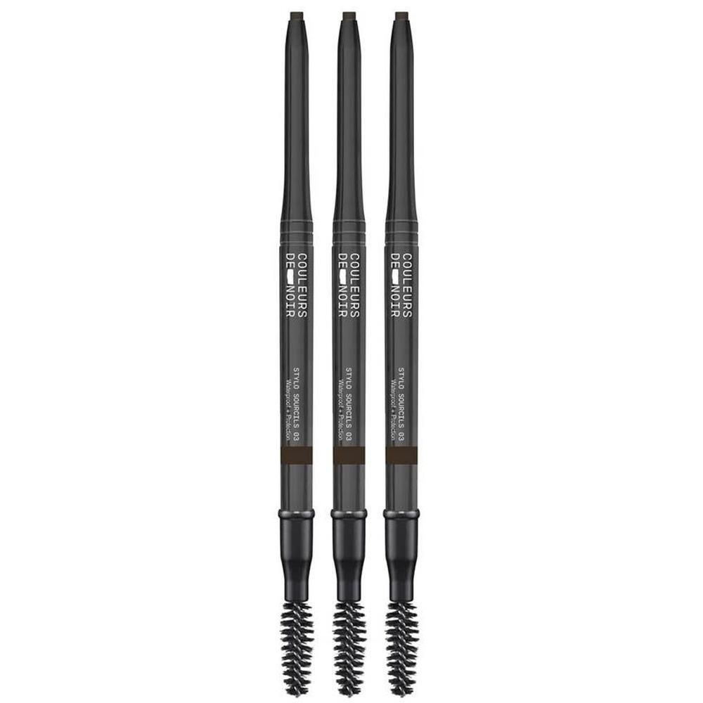 Trois crayons à sourcils brun foncé avec brosse. Le crayon a une pointe rétractable et une tête de brosse.