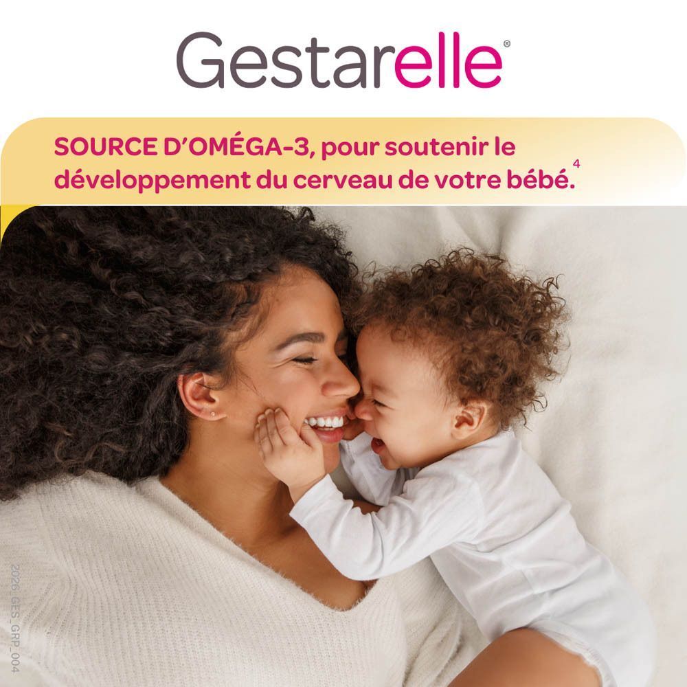 Une femme enceinte tient un comprimé et un verre d'eau.