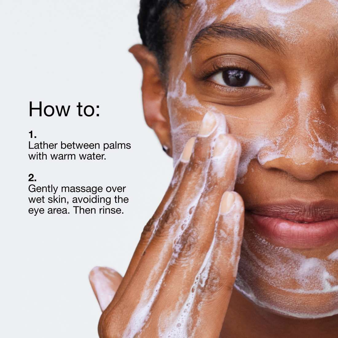 Instructions d'utilisation de la mousse nettoyante visage Clinique.