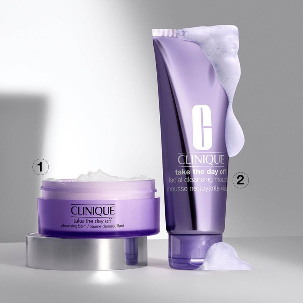 Baume démaquillant et mousse nettoyante pour le visage Clinique Take The Day Off.
