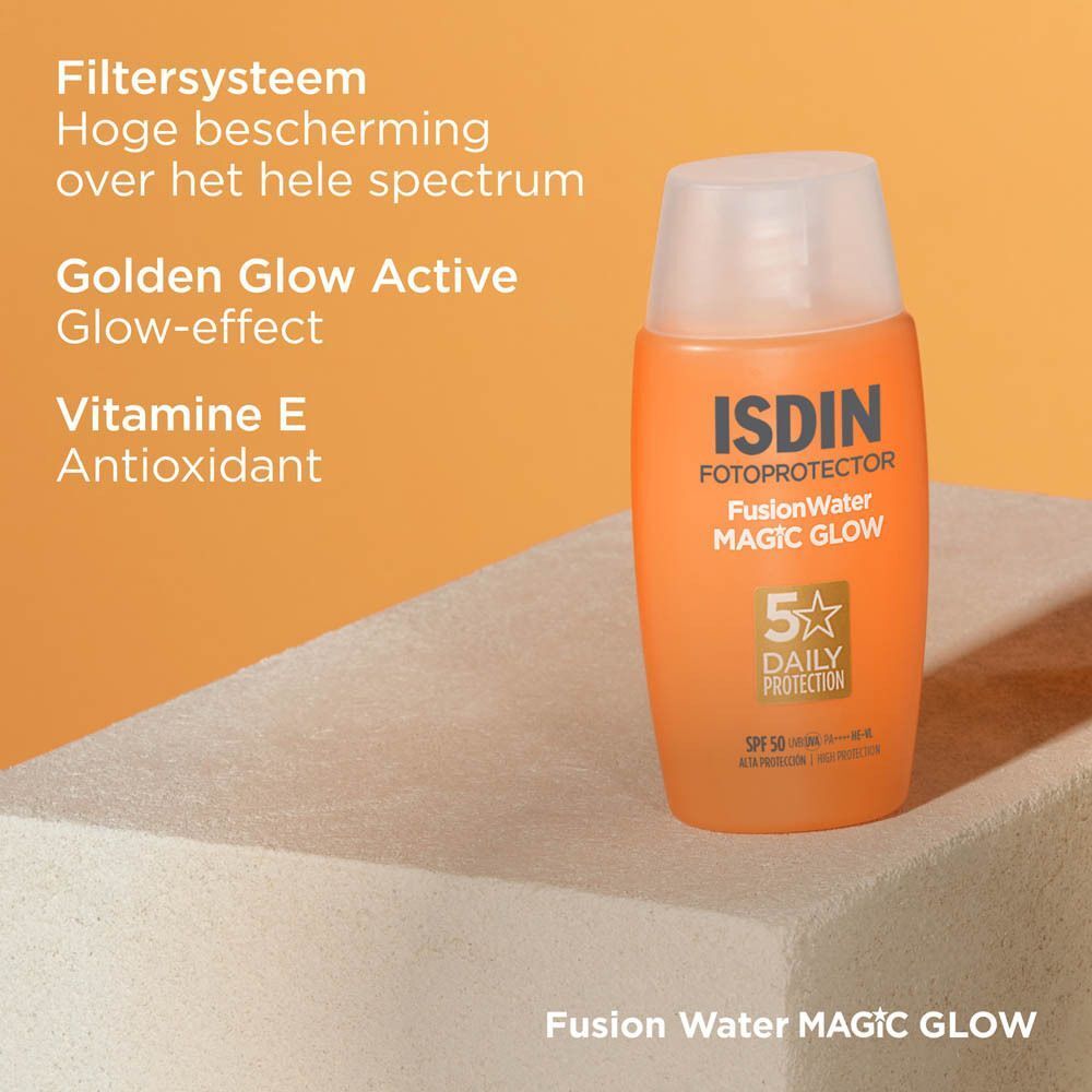 ISDIN Fusion Water Magic Glow SPF50 zonnebrandcrème met een lijst van ingrediënten.