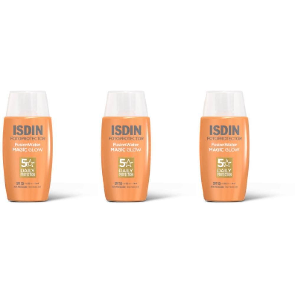 Trois flacons d'ISDIN Fusion Water Magic Glow SPF50, emballage orange, bouchon transparent.