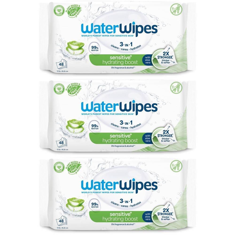 Trois paquets de lingettes WaterWipes Hydrating Boost à l'aloe vera, 3-en-1, 99% d'eau.