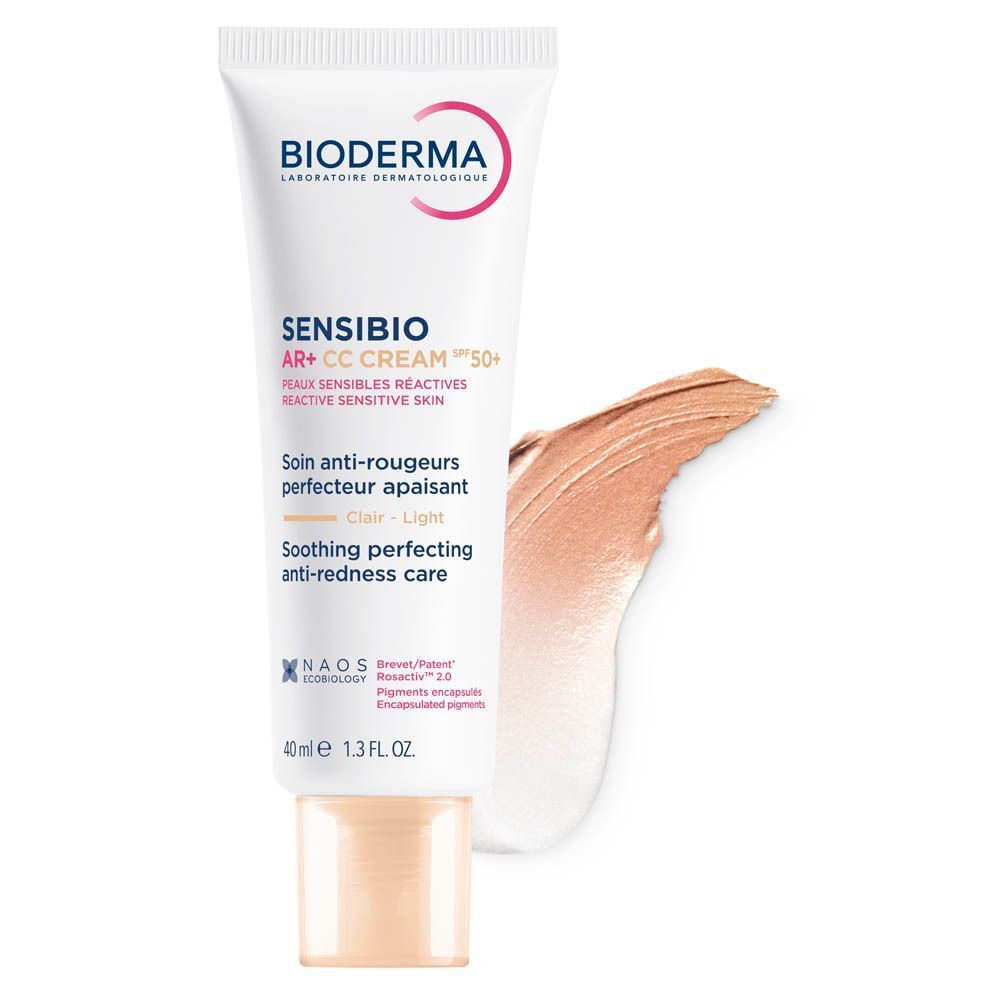 Tube de Bioderma Sensibio AR+ CC Cream SPF50+ Clair avec échantillon de couleur.