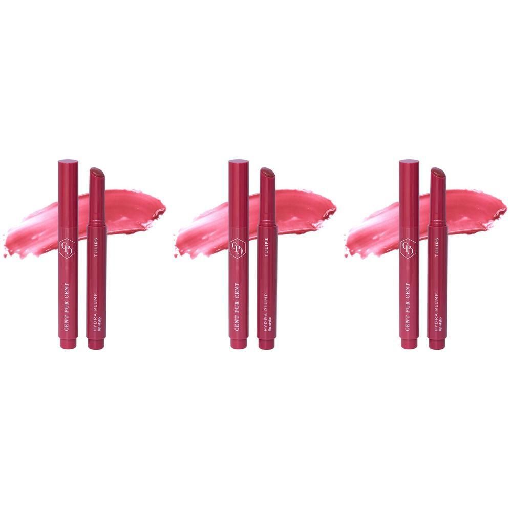 Drie roze lippenstiften met aangebrachte textuur ernaast.