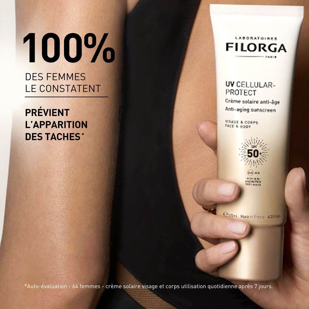 Crème solaire Filorga UV CELLULAR-PROTECT tenue par une main.