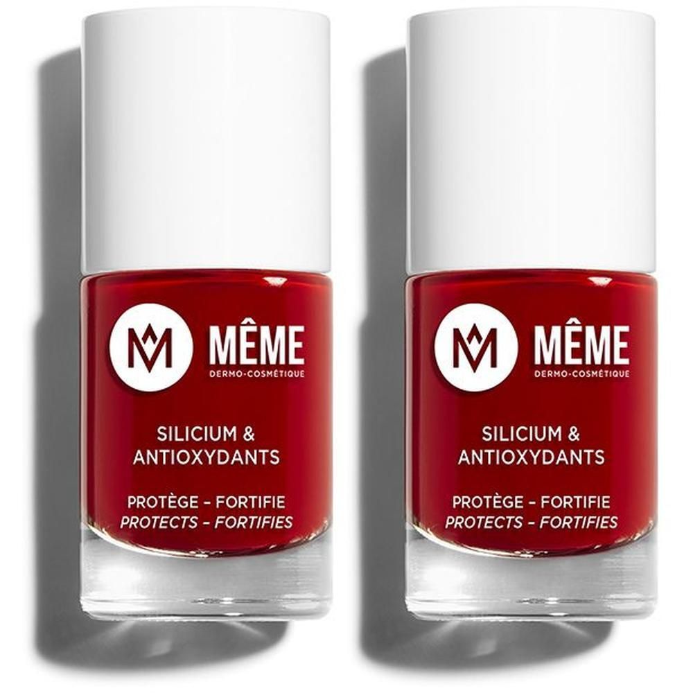 Twee flessen rode nagellak met witte dop. Merk: MÊME.