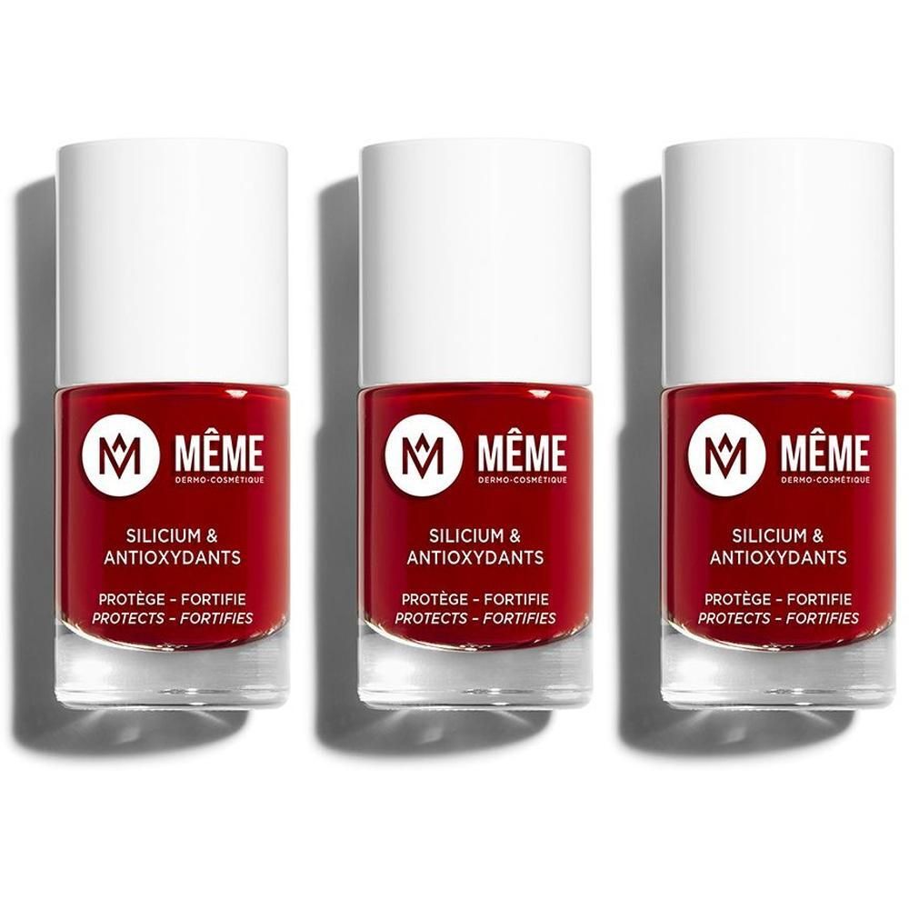 Drie flacons rode nagellak met witte dop. Merk MÊME.