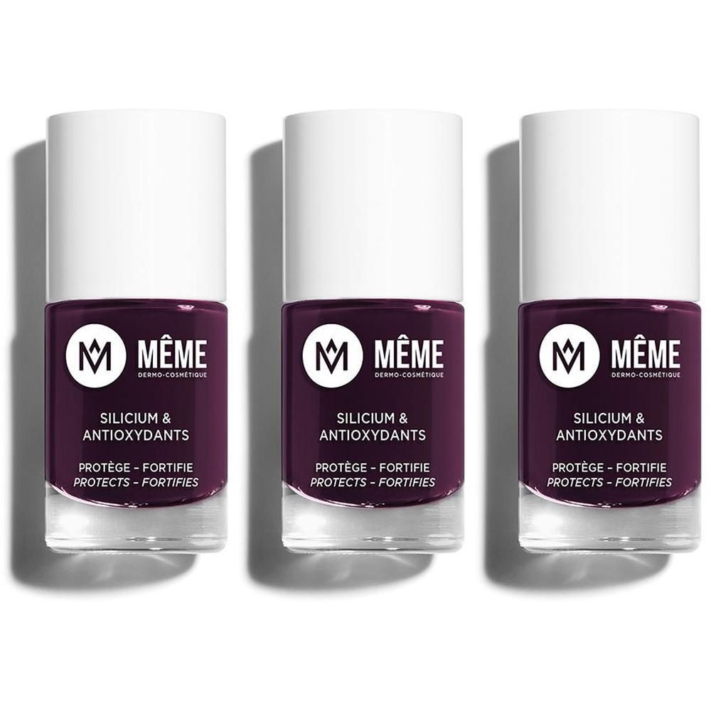 Trois flacons de vernis à ongles aubergine avec bouchon blanc. Marque : MÊME.
