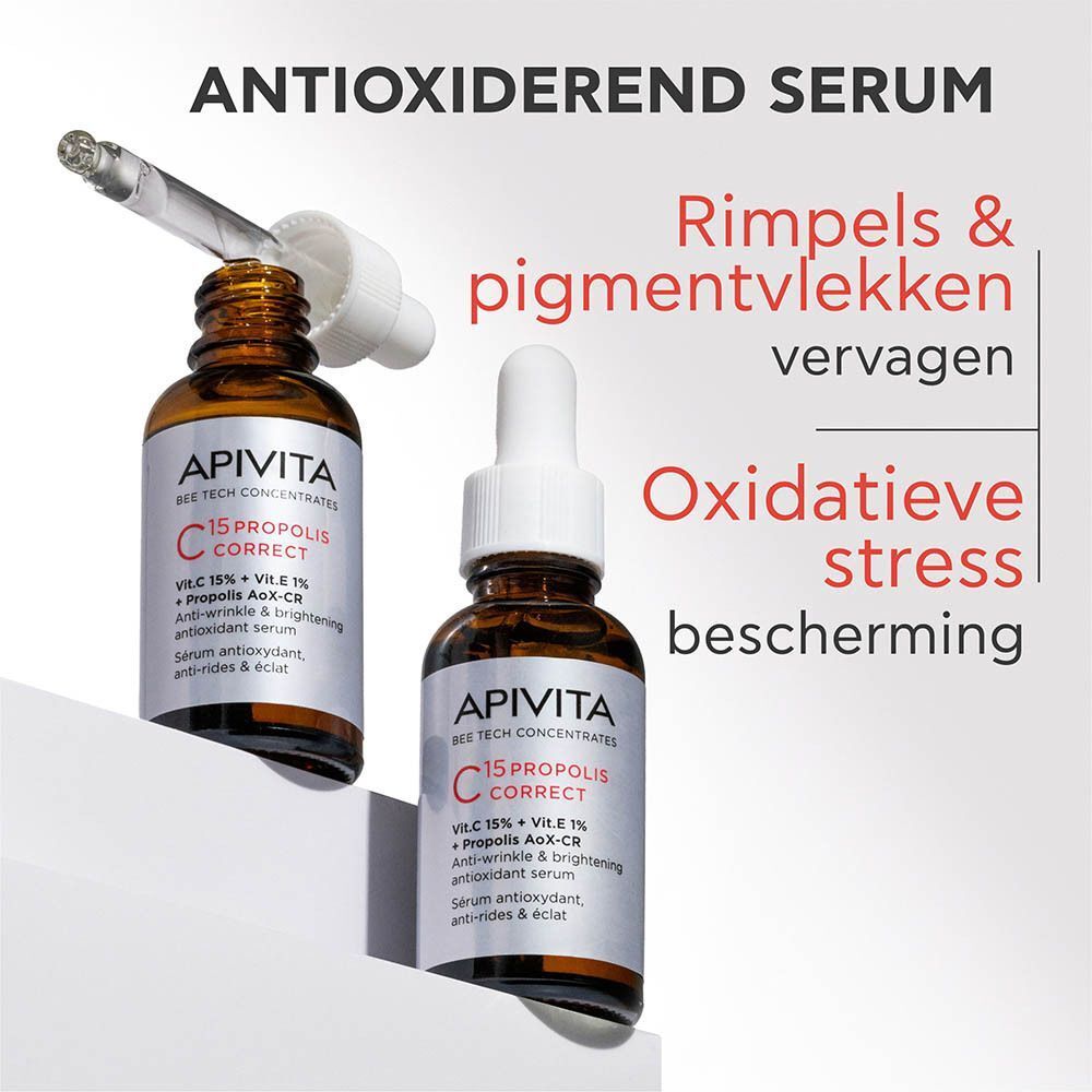 Twee flacons Apivita C15 Propolis Correct Serum. Eén fles met pipet die serum opzuigt. Tekst: "Antioxidierend Serum".