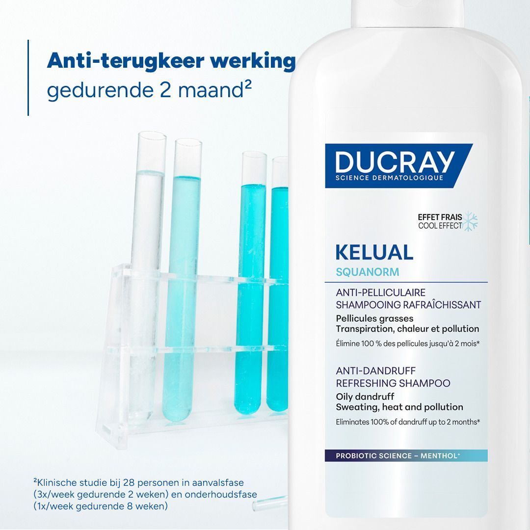 Fles Ducray Kelual Squanorm shampoo naast laboratoriumapparatuur, toont 2 maanden anti-terugval werking.