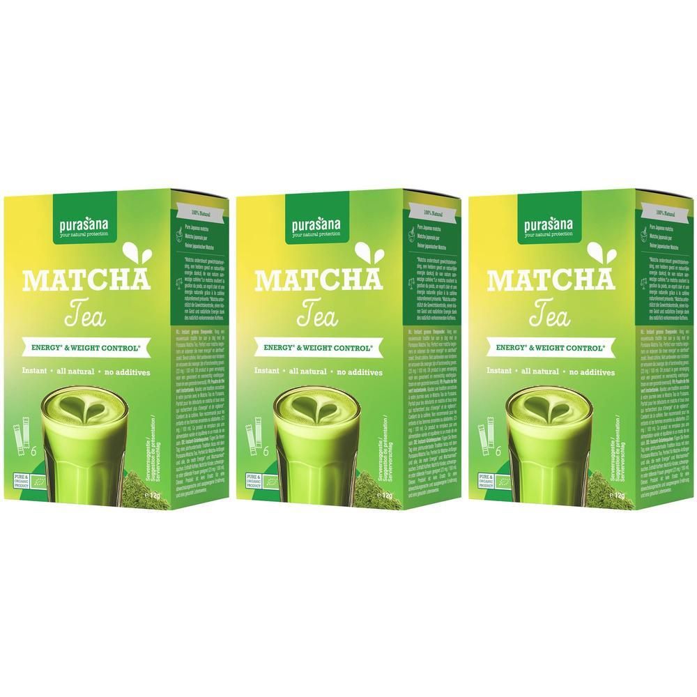 Drie pakken Purasana Matcha Thee Bio met een glas matcha drank.