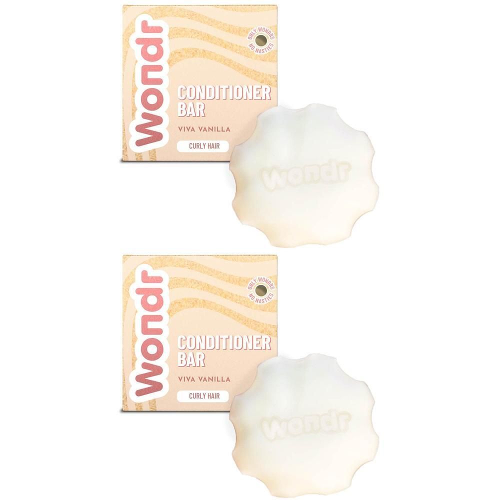Twee Wondr Viva Vanilla conditioner bars in bloemvorm, met verpakking.