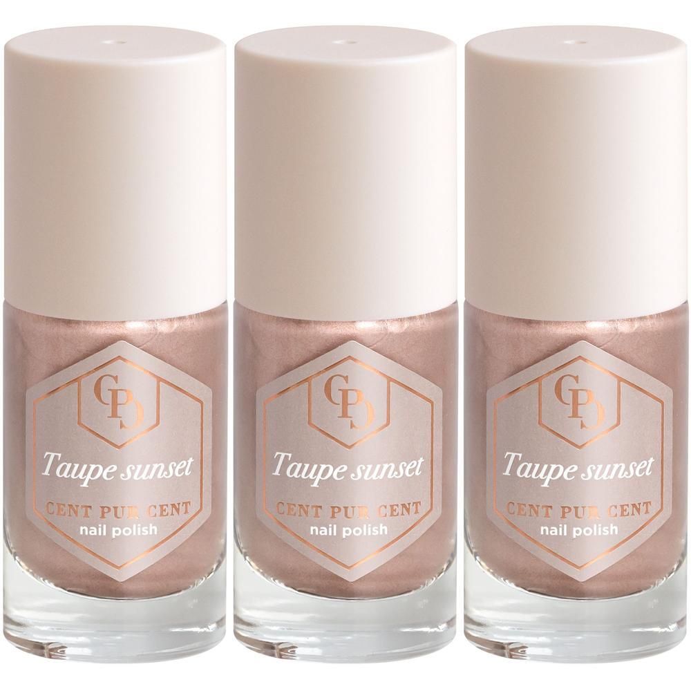 Drie flesjes nagellak in Taupe Sunset.