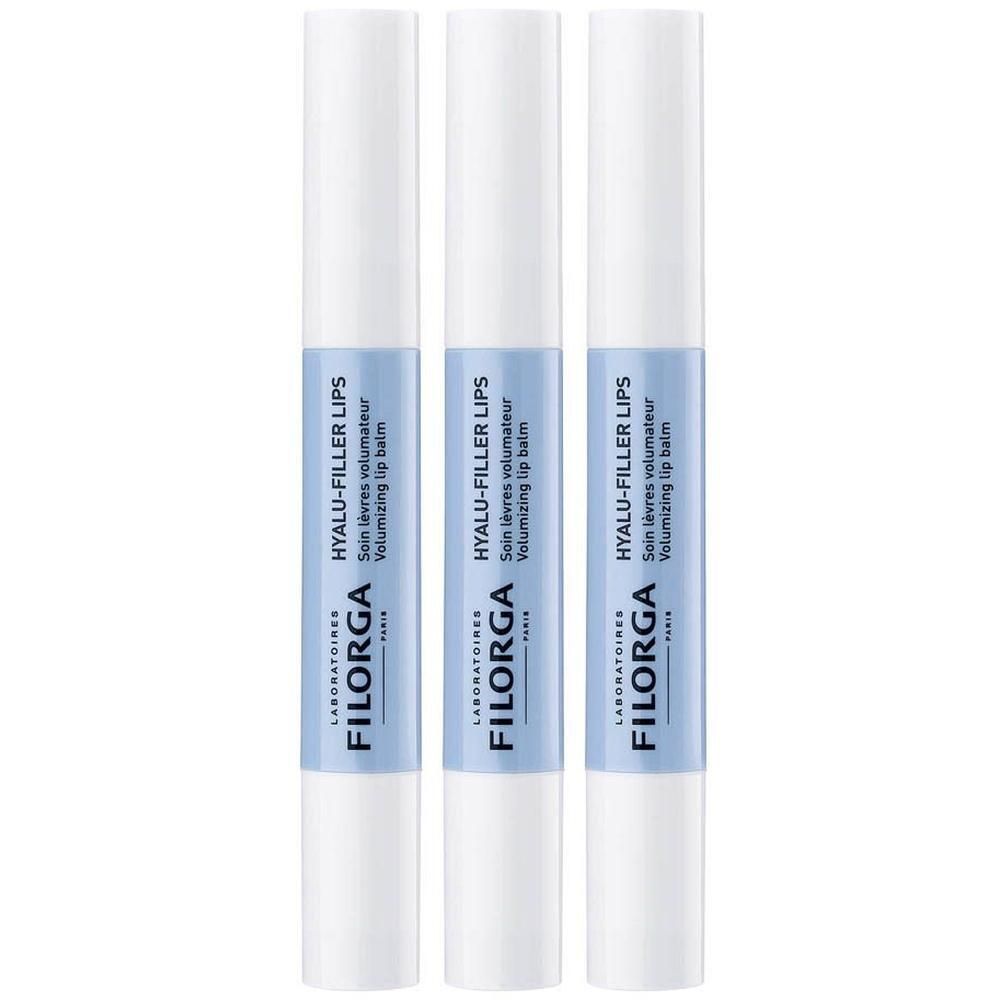 Drie witte lippenstift-pennen met blauwe band en productnaam.