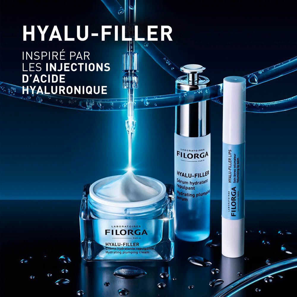 Produits Filorga Hyalu-Filler : pot, flacon de sérum et stylo lèvres sur fond sombre.