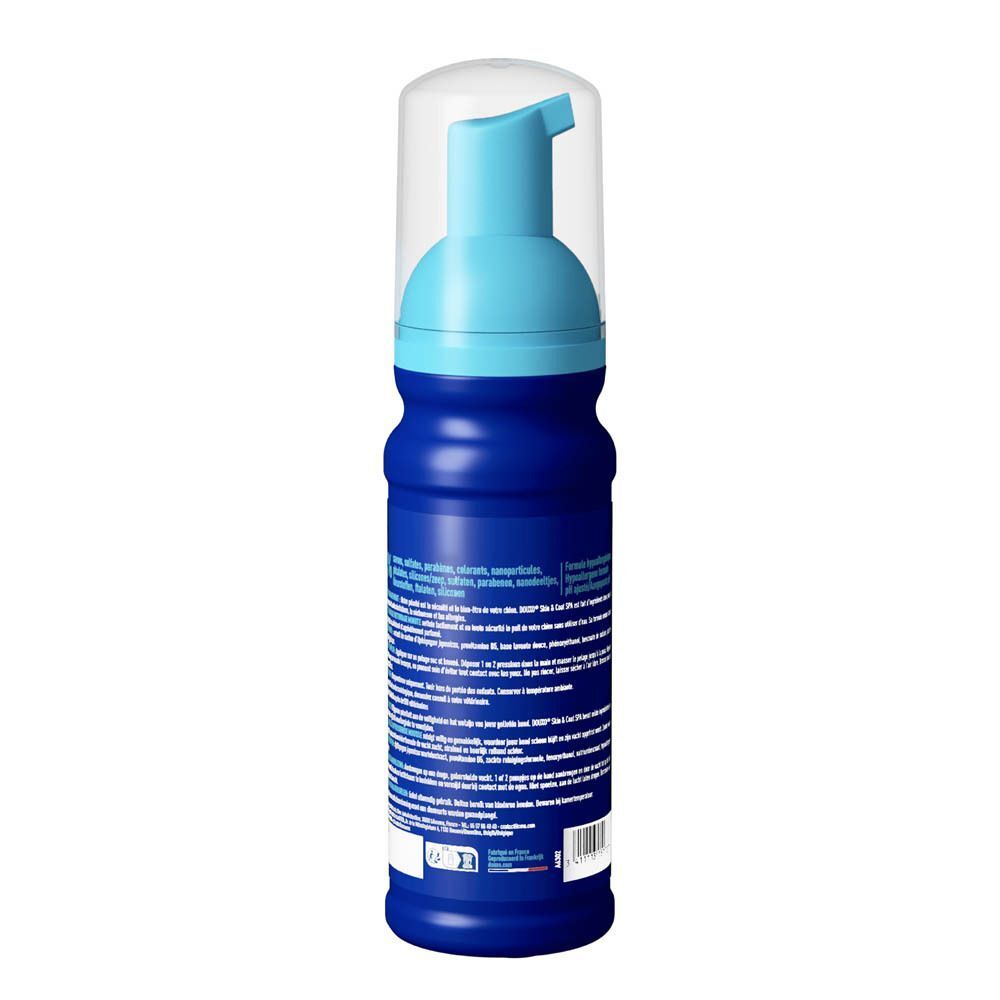 Un flacon de mousse Douxo Spa bleu avec des instructions détaillées sur l'étiquette.