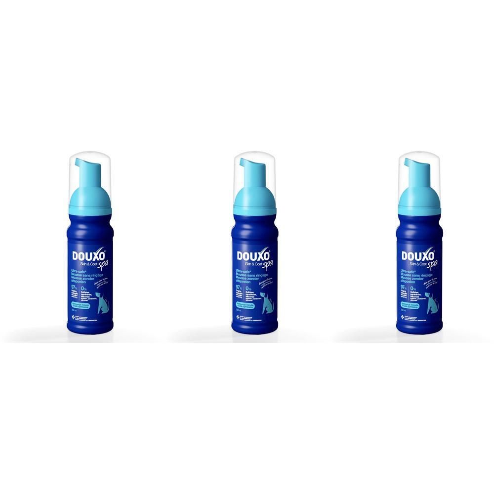Trois flacons bleus avec pompes bleu clair et capuchons transparents, remplis de mousse.