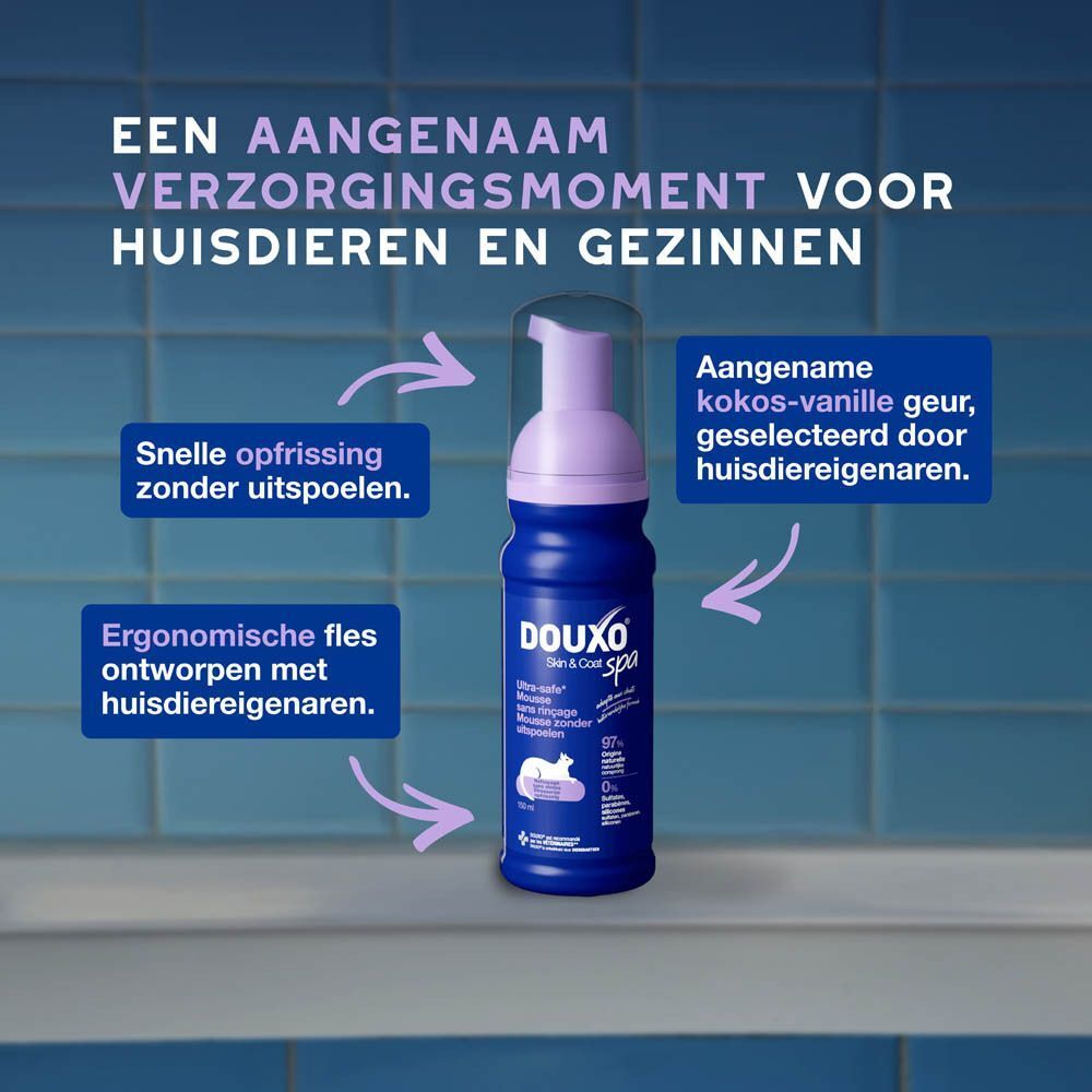 Fles Douxo Spa Mousse met pijlen die de voordelen beschrijven: zonder spoelen, geur.