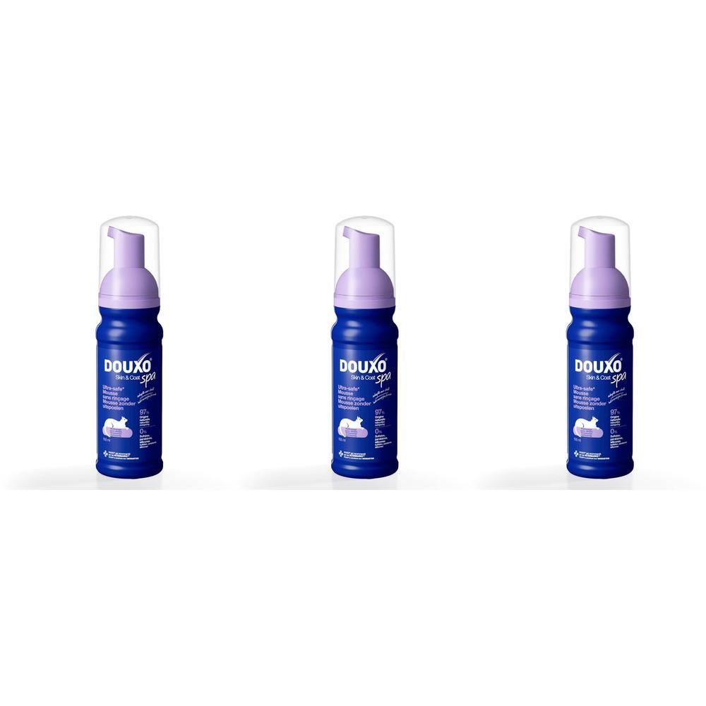Drie flessen Douxo Spa Mousse met pompdispenser en transparante dop.