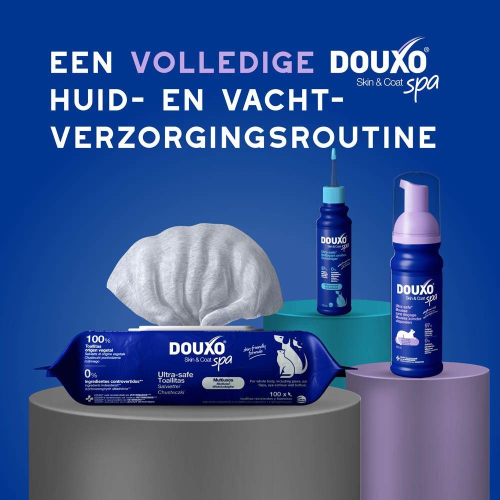 Drie Douxo Spa producten: doekjes, spray en mousse.