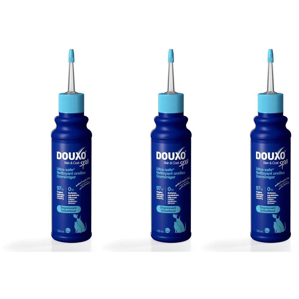 Drie blauwe flessen Douxo oorreiniger met blauwe applicator.