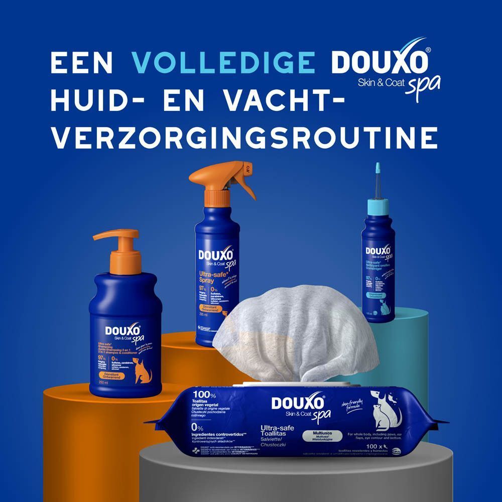 Douxo huid- en vachtverzorgingsproducten: dispenser, flessen, doekjes.