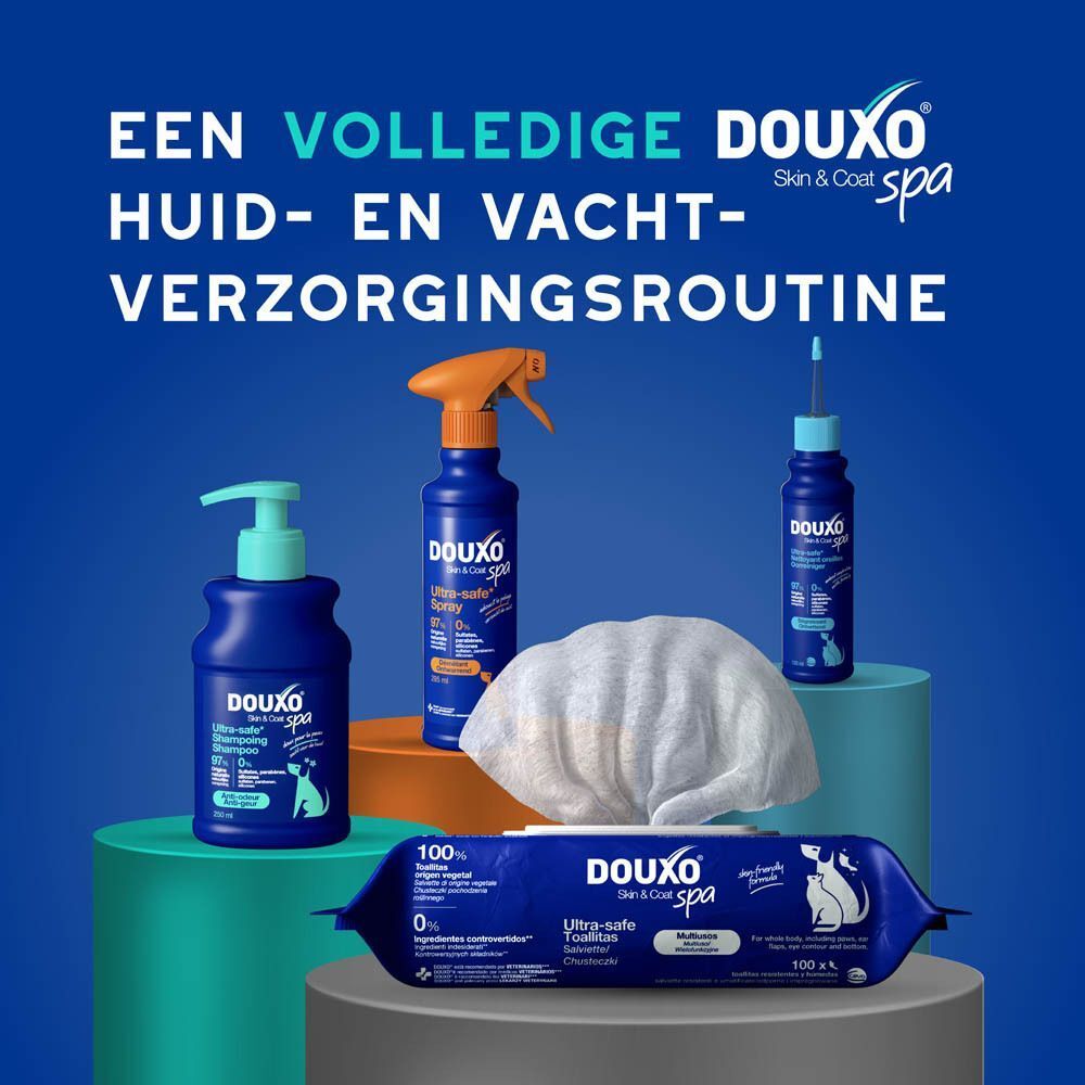 Een selectie van DOUXO Spa producten: shampoo, sprayfles, doekjespak.