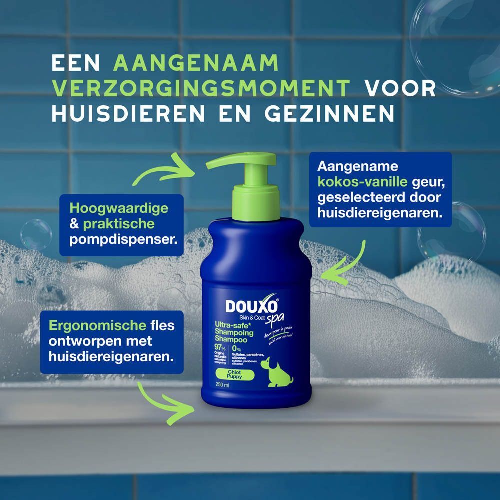 Een fles Douxo Spa shampoo met aanwijzingen voor gebruik en geur.
