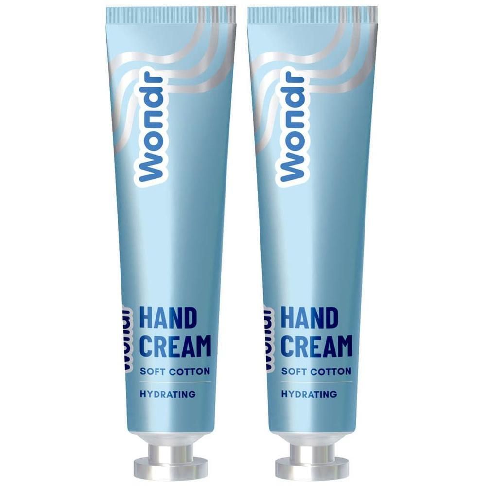 Deux tubes de crème pour les mains Wondr Soft Cotton, bleu clair avec logo et texte argentés.