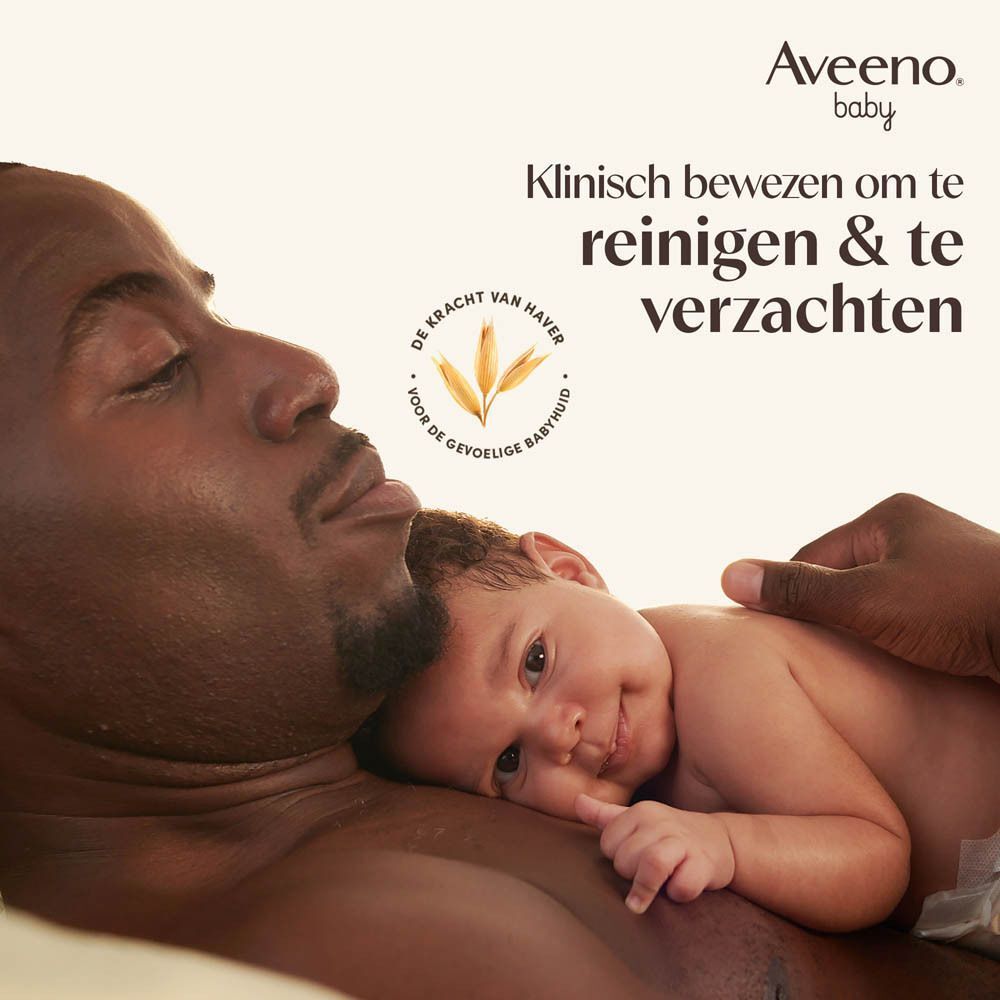 Een man houdt een baby op zijn borst. Aveeno Baby logo rechtsboven.