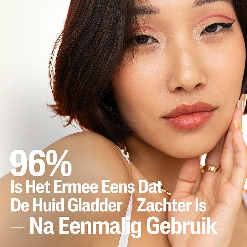 Vrouw met make-up, 96% bevestigt gladdere, zachtere huid na eenmalig gebruik.