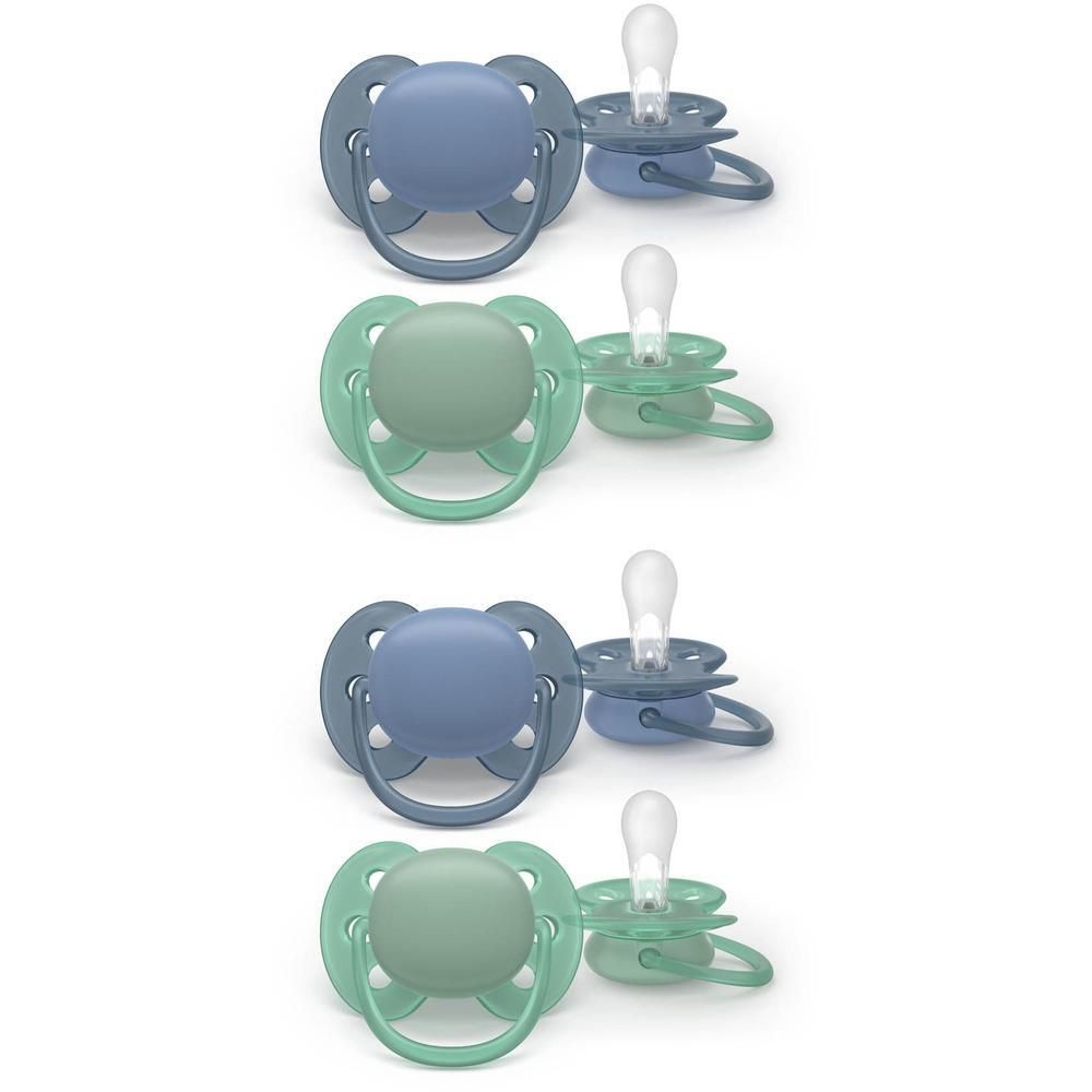 Vier fopspenen: twee blauwe en twee groene, elk met beschermkapje.
