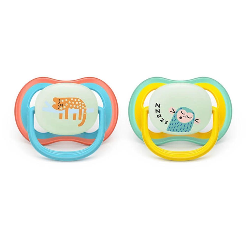 Deux sucettes Philips Avent : une avec hibou, une avec léopard. Vert, jaune, bleu, rouge.