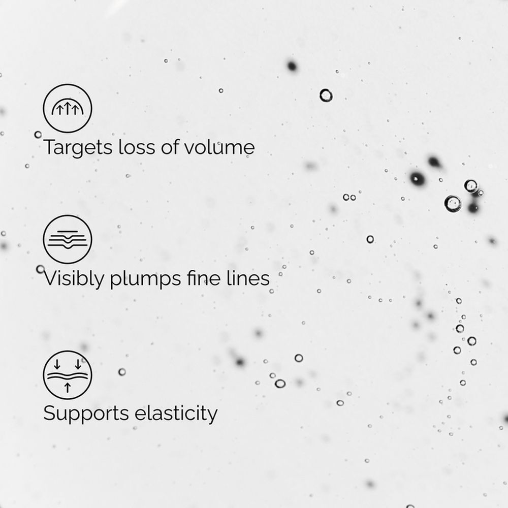 Close-up van een serum met pictogrammen en tekst over volume, fijne lijntjes en elasticiteit.