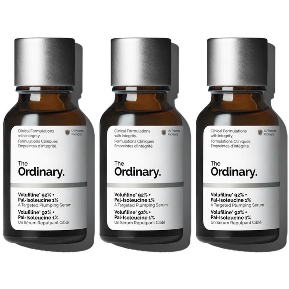 Drie bruine glazen flesjes met zilveren dopjes, met etiket 'The Ordinary Volufiline 92% + Pal-Isoleucine 1%'.