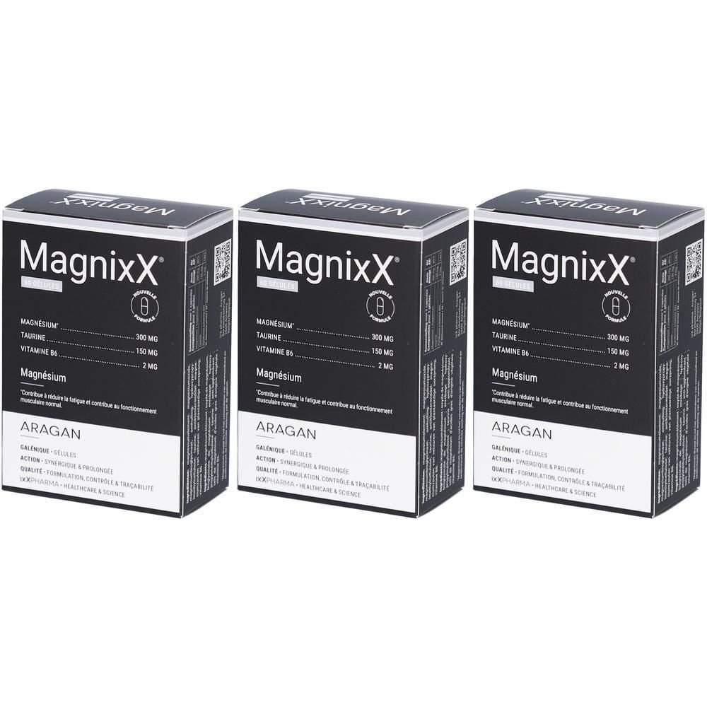 Drie verpakkingen MagnixX Magnesium met Taurine en Vitamine B6. Zwarte verpakking met witte belettering.