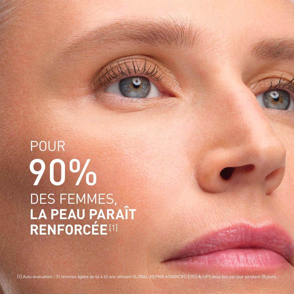 Gros plan d'un visage avec l'inscription "POUR 90% DES FEMMES, LA PEAU PARAÎT RENFORCÉE".