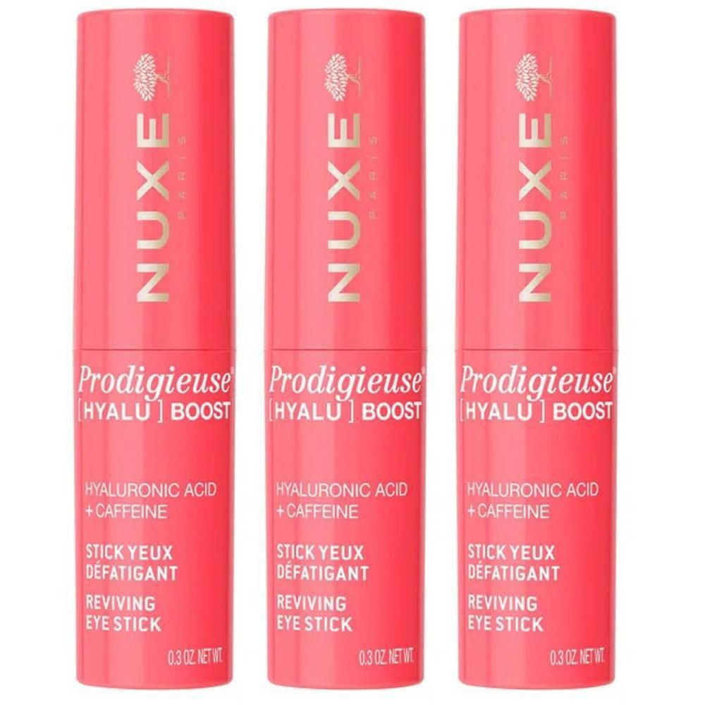Drie Nuxe Prodigieuse [Hyalu] Boost Reviving Eye Sticks in koraal. Bevat hyaluronzuur + cafeïne.