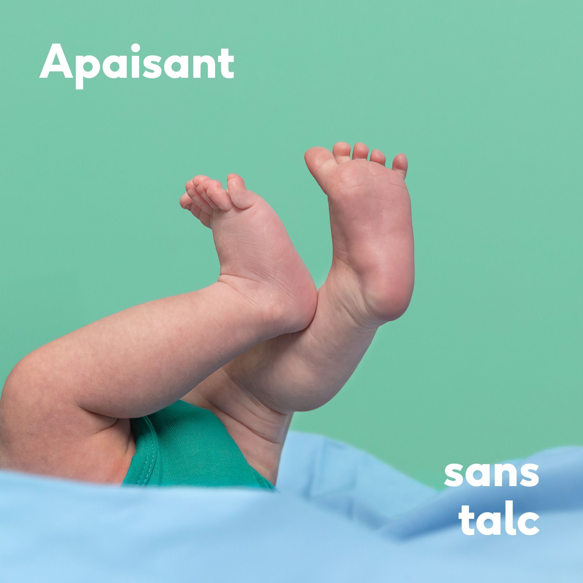 Pieds d'un bébé. Texte : 'Apaisant' et 'sans talc'.