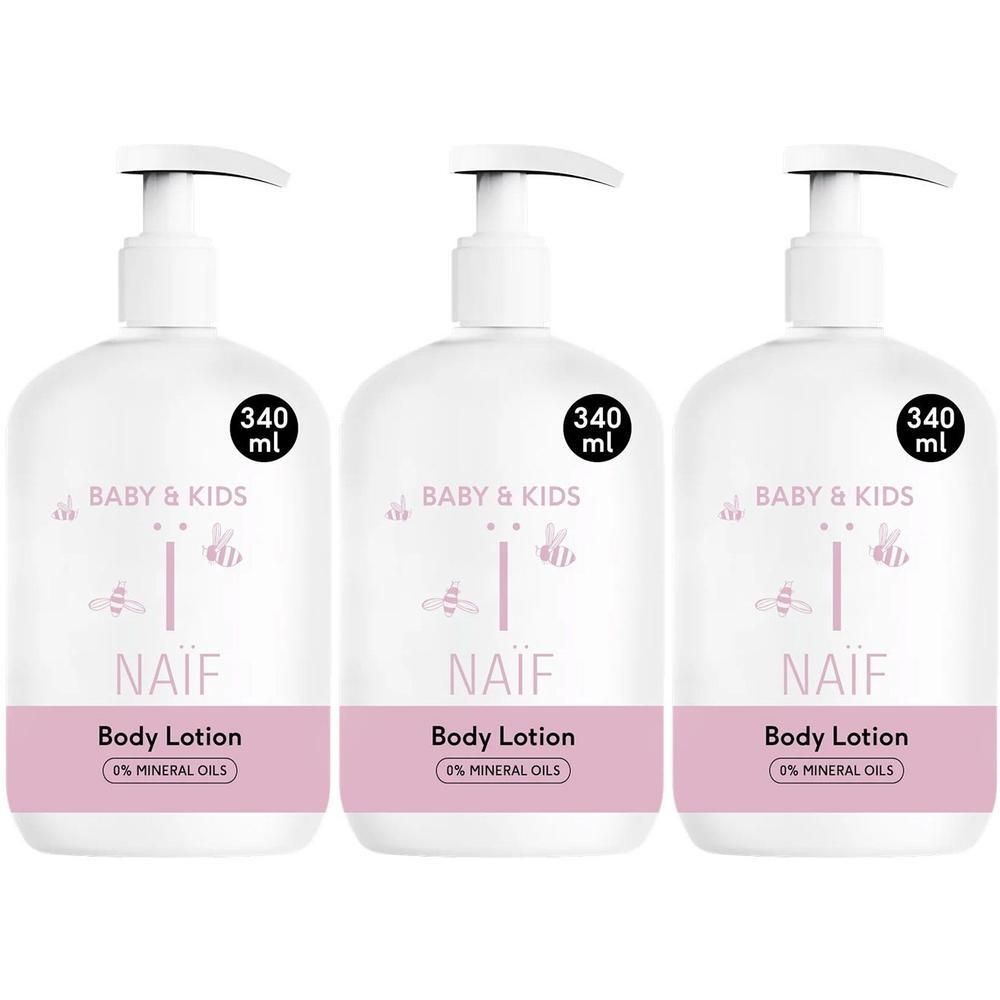 Trois flacons de lotion corporelle Naïf pour bébés et enfants avec pompe.