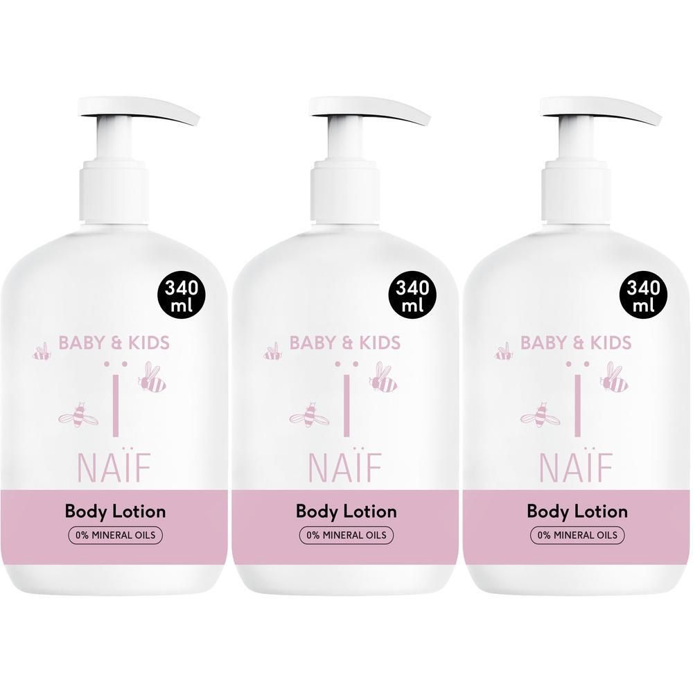 Drie flessen Naïf Bodylotion voor baby's en kinderen met pompdispenser.
