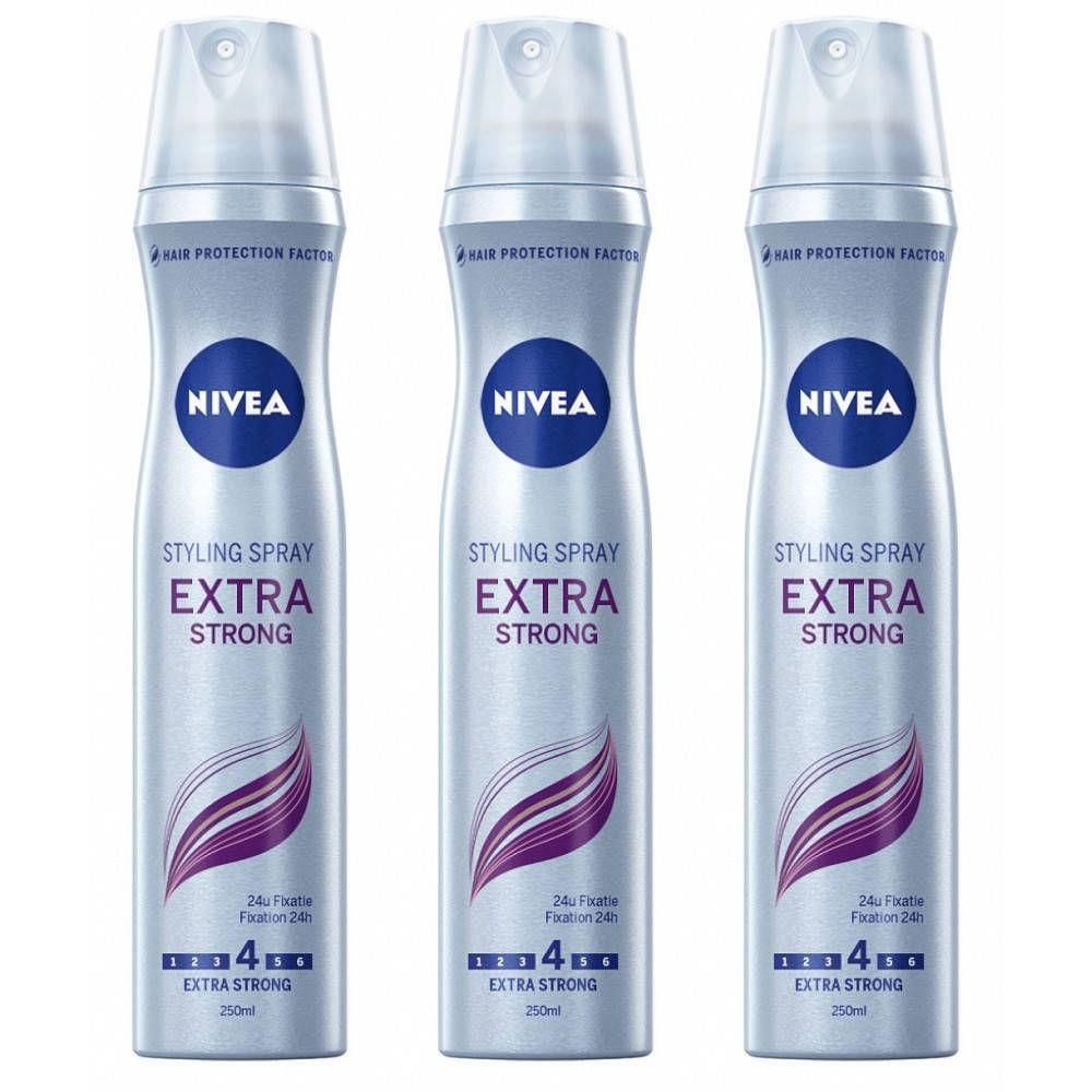 Trois flacons de Nivea Styling Spray Extra Strong. Bouteilles aérosols argentées avec logos Nivea bleus et accents violets.