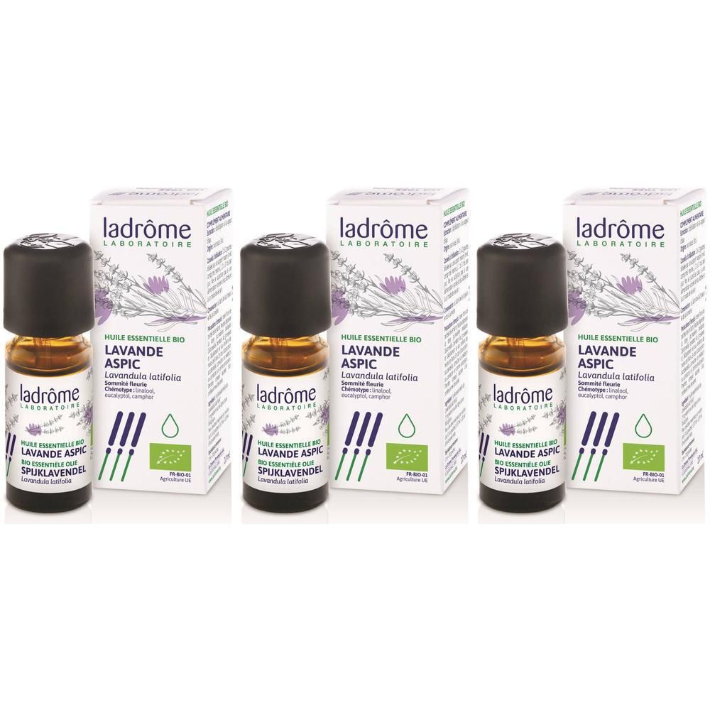 Trois flacons d'huile essentielle bio Lavande Aspic Ladrôme avec leurs boîtes. Illustration de lavande sur les boîtes.