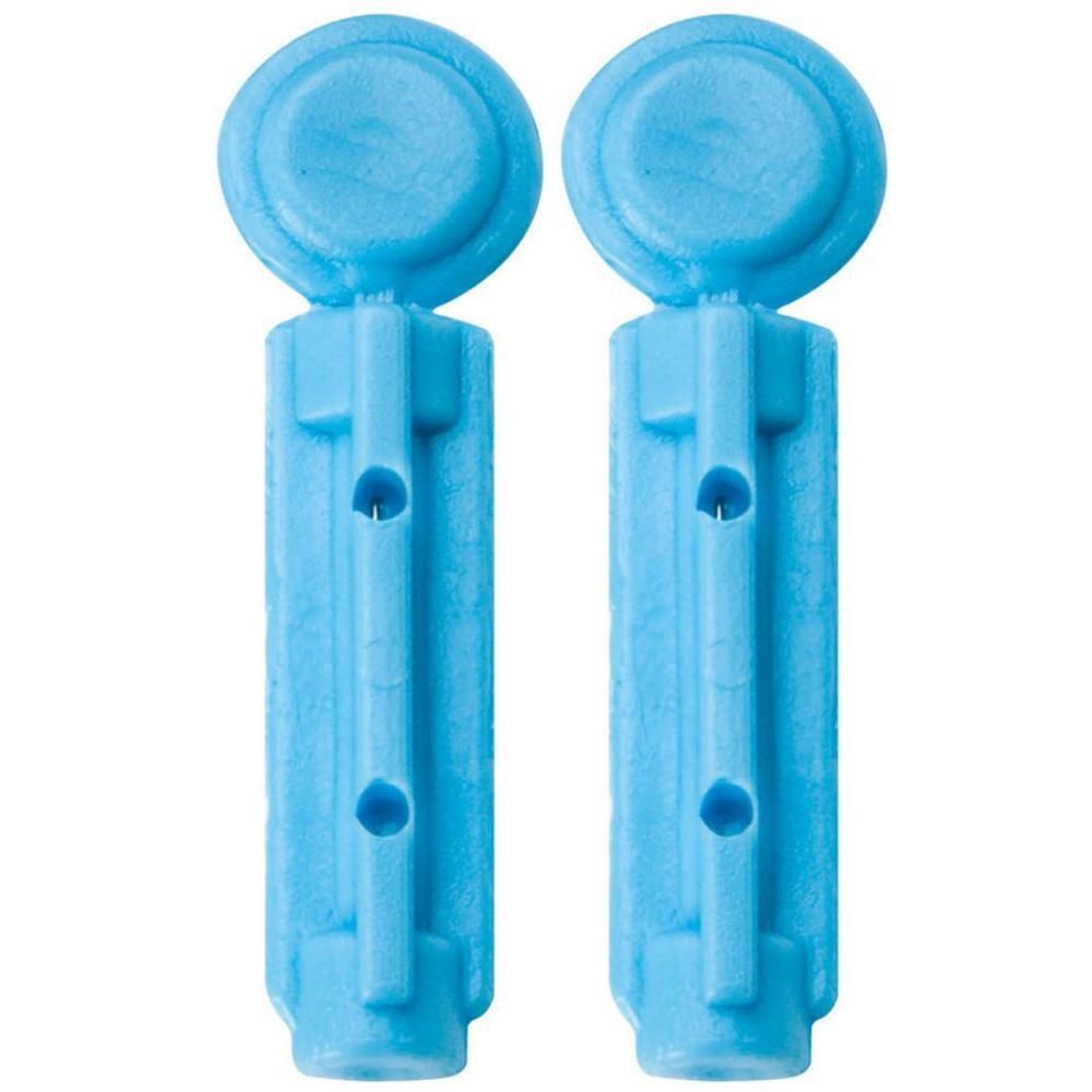 Deux lancettes jetables bleu clair avec capuchon de protection.