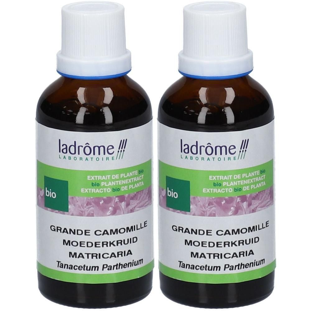 Twee flessen Ladrôme Grande Camomille extract. Bruine glazen flessen met witte doppen.