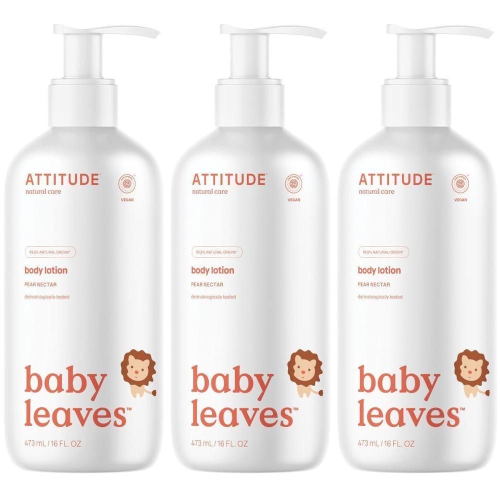 Trois flacons pompe blancs de lotion corporelle ATTITUDE Baby Leaves, nectar de poire.