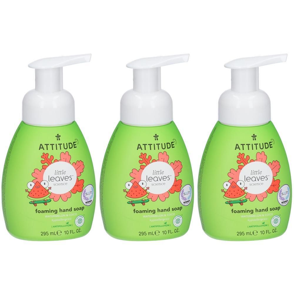 Drie groene dispensers met schuimende handzeep, "little leaves" logo en watermeloen illustratie.