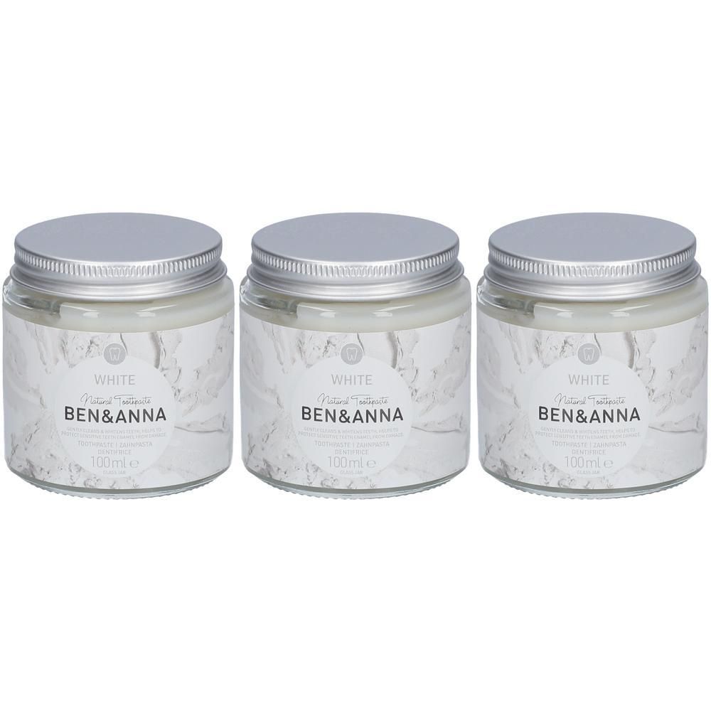 Drie potten BEN & ANNA witte natuurlijke whitening tandpasta met zilveren deksels.