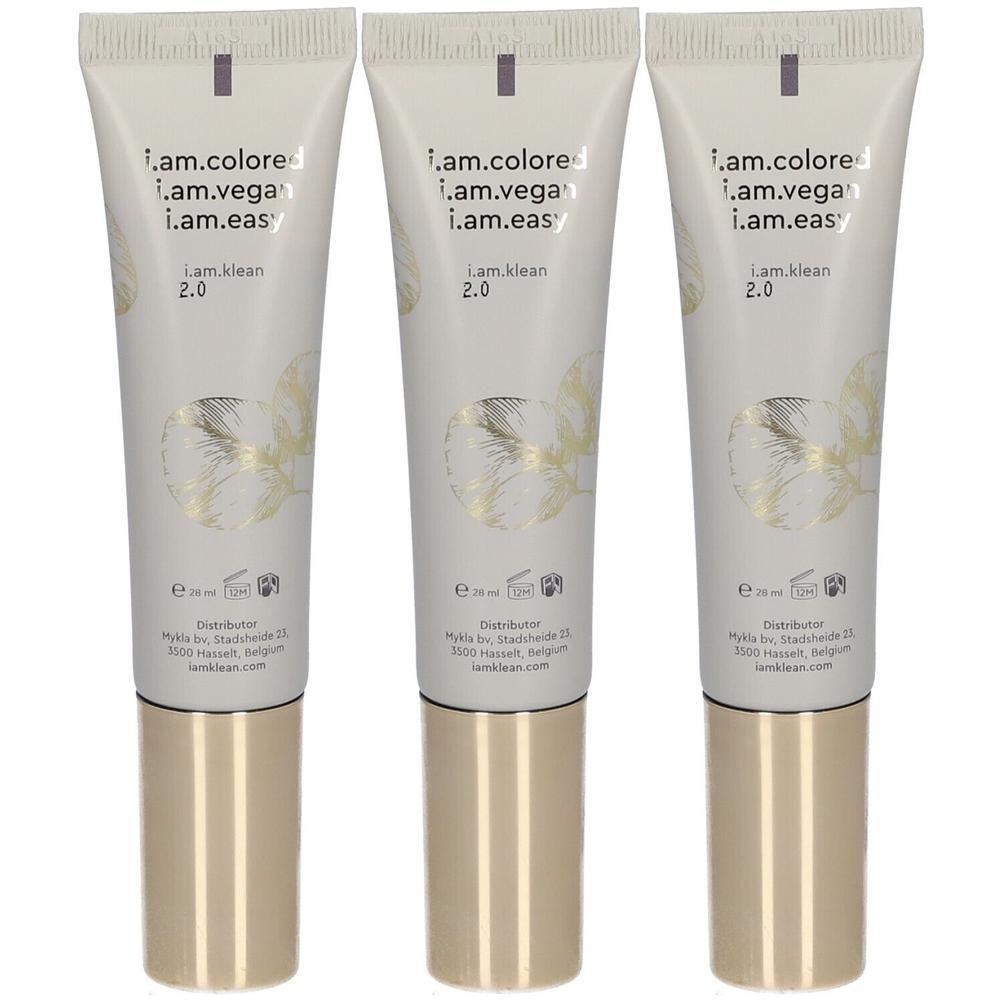 Trois tubes de i.am.klean BB Cream Medium avec bouchon doré.